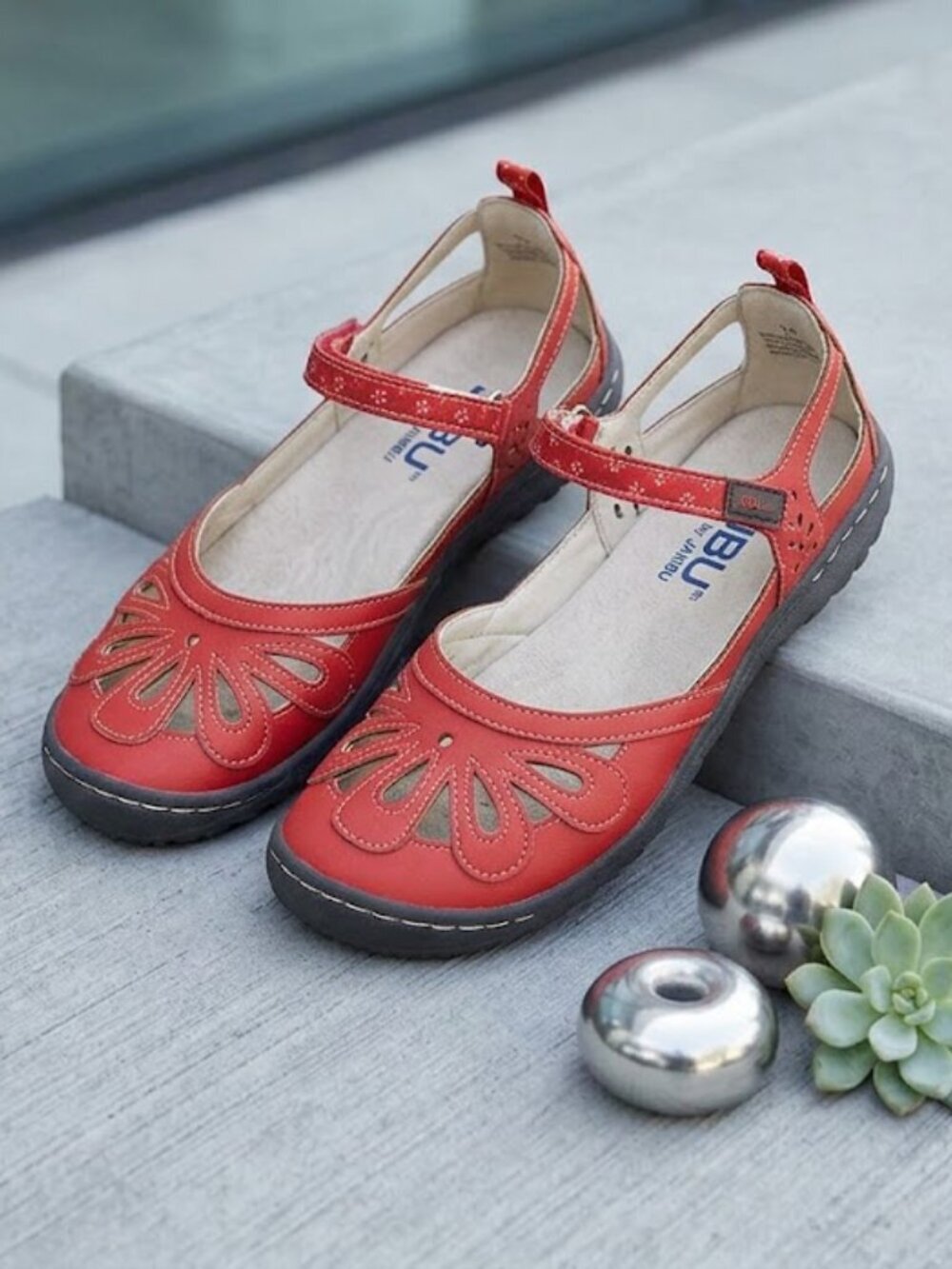 JBU by Jambu Wildflower Encore Red Floral Cutout Sandals - Size 7M